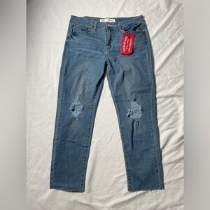 Signature Levi’s Strauss mid rise boyfriend blue distressed jeans women’s 31